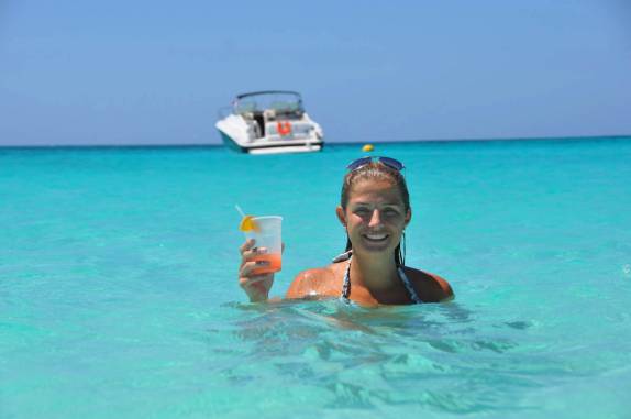 Aproveitando a vida! (praia de Shoal Bay East, em Anguilla )